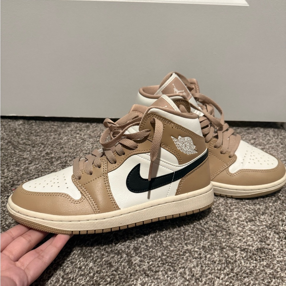 Nike Sneakers in Cream and White